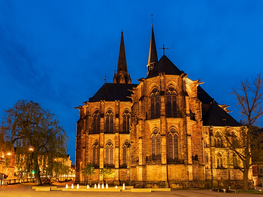 Elisabethkirche in Marburg mit Uhu